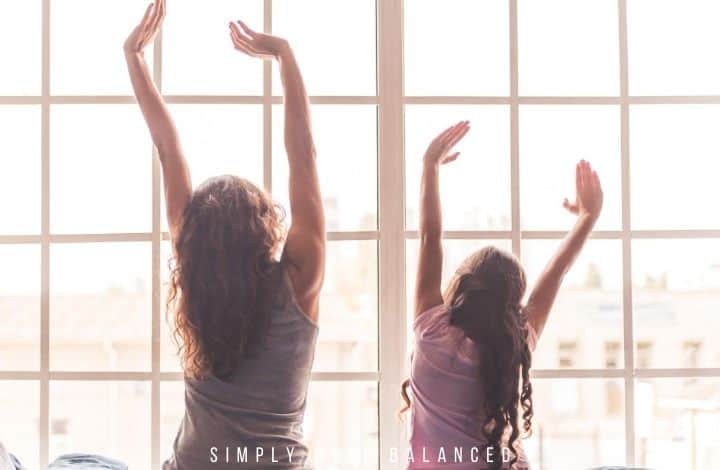 A working mom waking up with her daughter to start their morning routine.