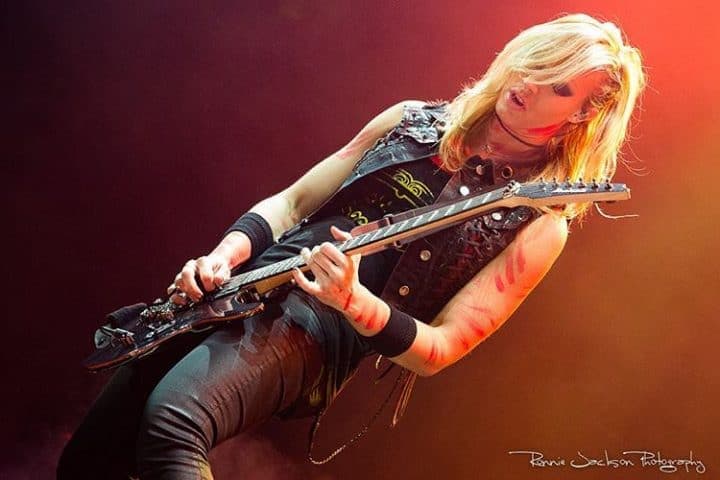 #alicecooper #nitastrauss - ALICE COOPER Guitarist NITA STRAUSS Teaches You How To Play 'Poison' (Video) 1 #alicecooper #nitastrauss - ALICE COOPER Guitarist NITA STRAUSS Teaches You How To Play 'Poison' (Video) Artes & contextos alicecooper nitastrauss alice cooper
