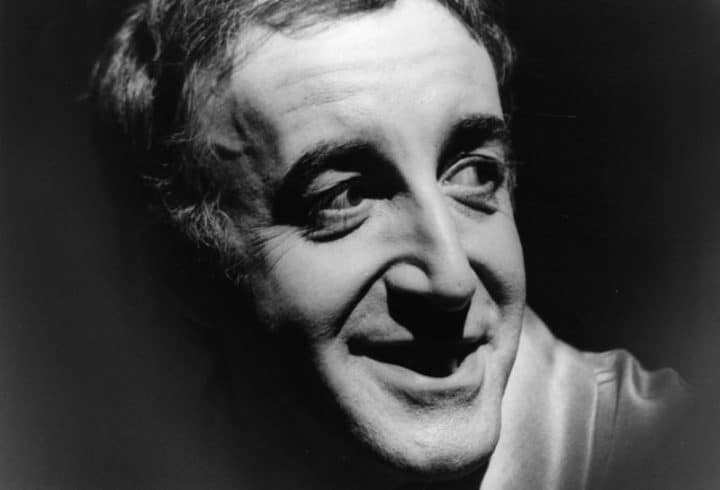 #petersellers - Peter Sellers Reads The Beatles’ “She Loves You” in 4 Different Accents: Dr. Strangelove, Cockney, Irish & Upper Crust - @Open Culture 1 #petersellers - Peter Sellers Reads The Beatles’ “She Loves You” in 4 Different Accents: Dr. Strangelove, Cockney, Irish & Upper Crust - @Open Culture Artes & contextos peter sellers reads the beatles