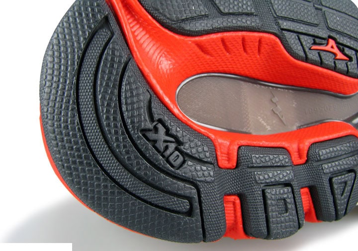 Рис.29 Выбор Mizuno для покрытия пятки - жесткая износостойкая резина, но довольно шумная во время бега