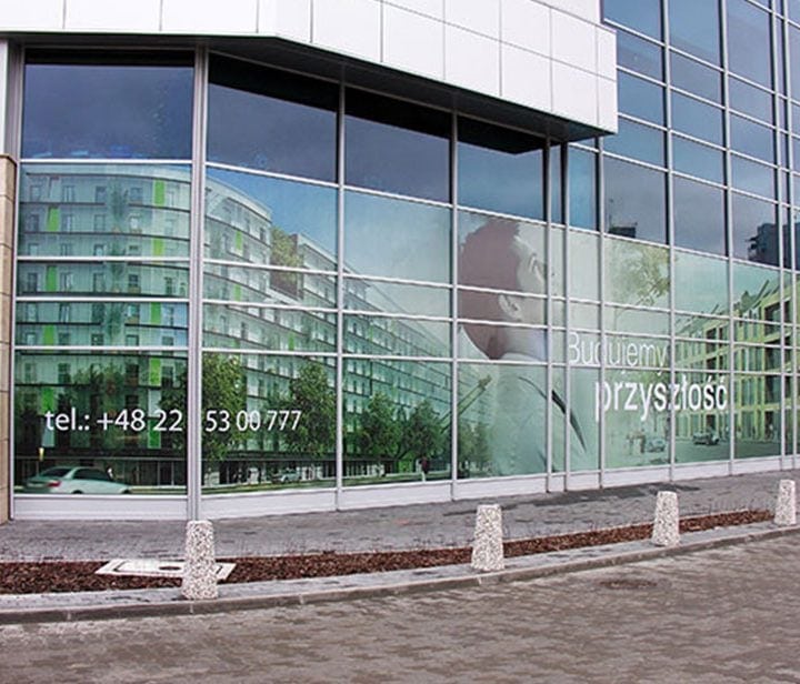 Oklejanie szyb folią - okna biura Warszawa