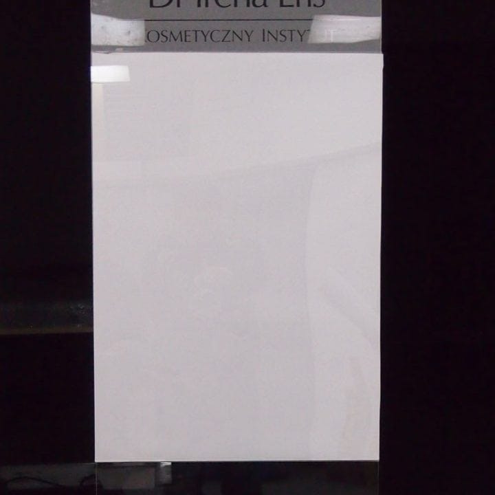 Stand plakatowy z pleksy