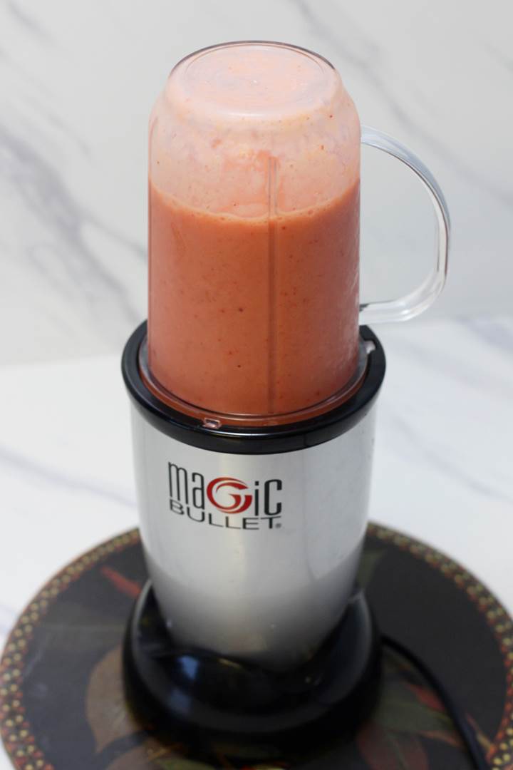 mango and strawberry smoothie