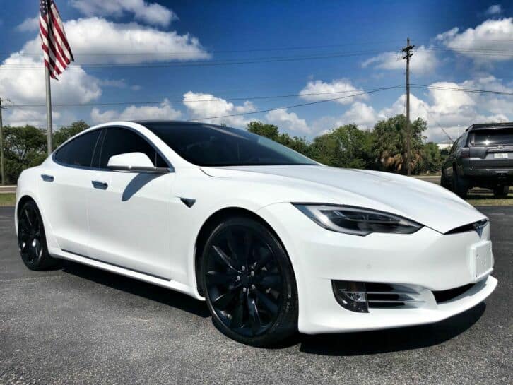 Tesla Model S blanche