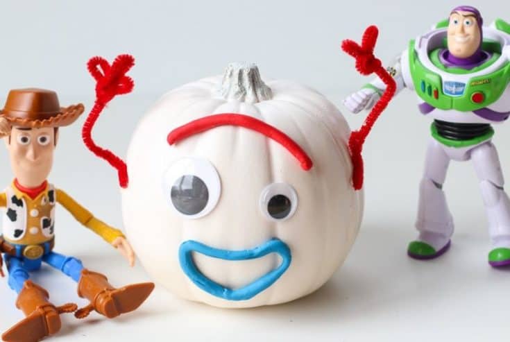 Forky won our hearts in Disney Pixar's Toy Story 4. Your kids will love making this easy Toy Story 4 Forky Pumpkin craft for Halloween. #toystory #forky #pumpkin #halloween #fallcraft #disneycraft