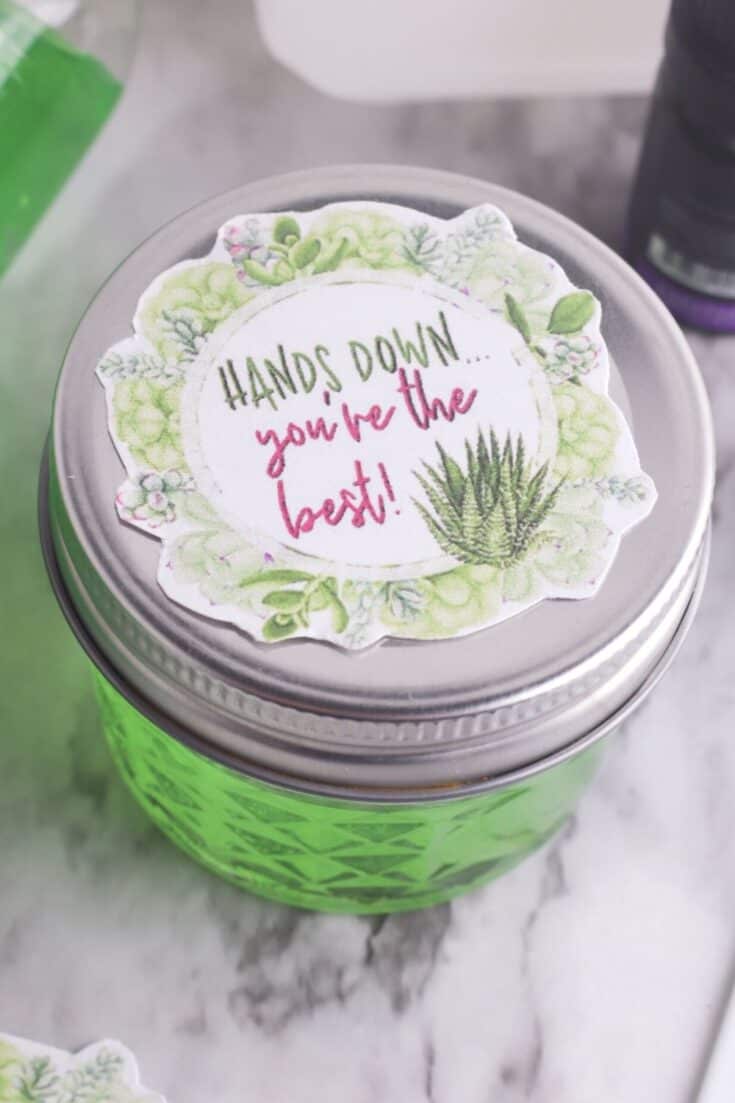 Can't leave home with the hand sanitizer. This DIY Hand Sanitizer Gift idea is an easy make-at-home version that you can give to family and friends. Top with a free printable label. Make you own antibacterial hand gel with this easy DIY recipe.