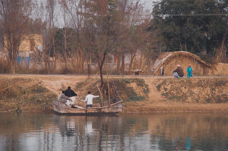 En blandt flere måder, at komme over Jhelum River på.