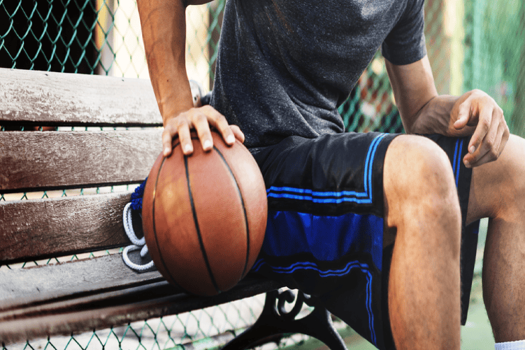 لاعب الكرة سلة، جلس المقعد، حمل سلم، عن، ball
