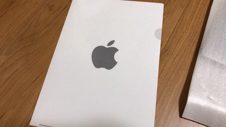 return-macbookair2018190805_006.jpg Appleのロゴマークの入ったクリアファイル