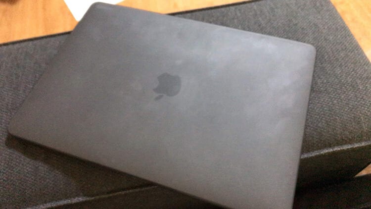 return-macbookair2018190805_013.jpg もどってきたらすぐに13インチケースを装着