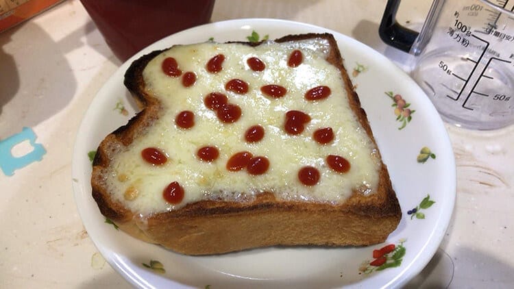 cheese-toast190516_021.jpg チーズトーストにケチャップをかけたもの