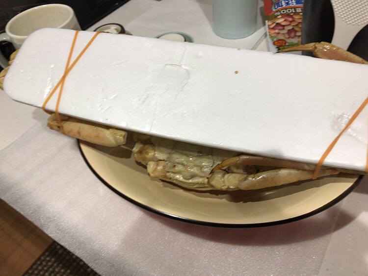 kani-taberu-jyunbi191112_004.jpg ズワイガニを解凍する