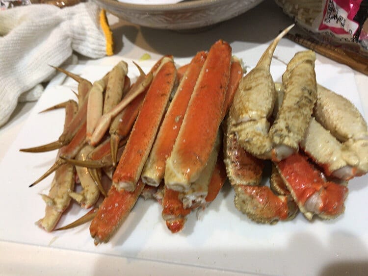 kani-taberu-jyunbi191112_030.jpg ズワイガニの立派なメインの足をというか手というか…をさばくのがしんどいイメージ画像