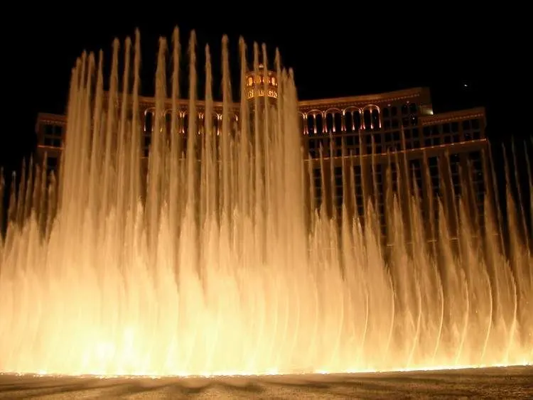 Fountains of Bellagio attraction in Las Vegas things to do on a budget in las vegas