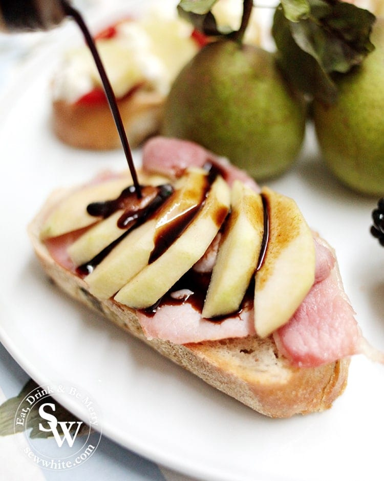 pears on toast with bacon and balsamic