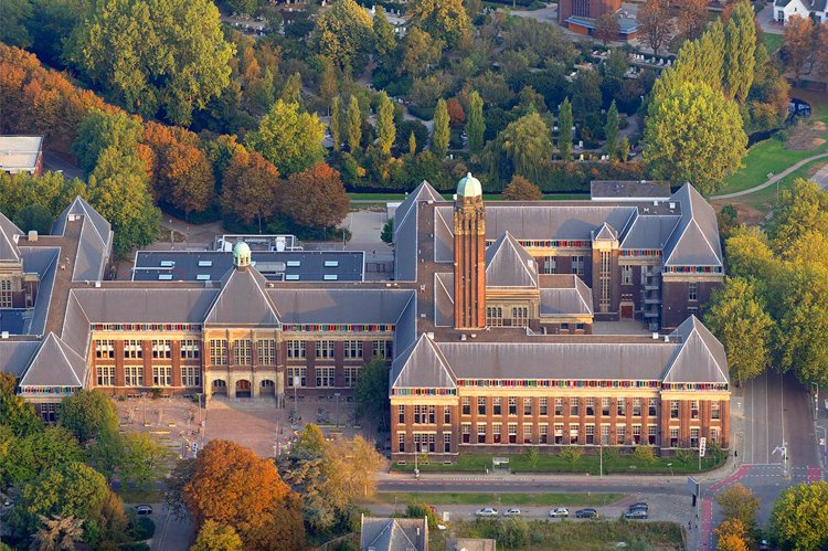 TU DELFT faculty of architecture TU Delft VS Tilburg University