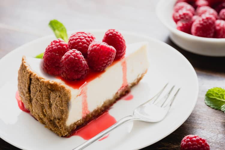 Raspberry keto cheesecake