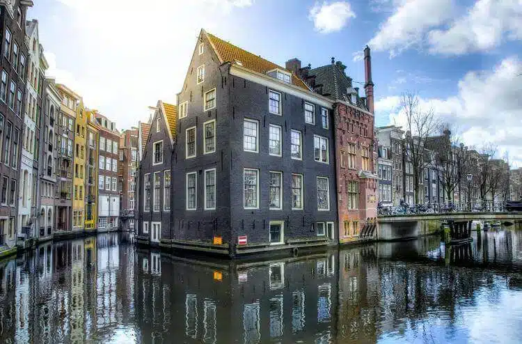 top 10 attractions amsterdam and houses from 17th century