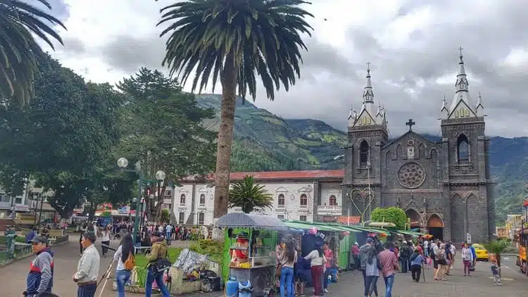 main square banos ecuador
