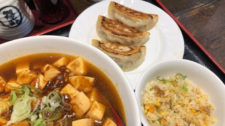 青山餃子房・麻婆麺+半炒飯+大餃子セット