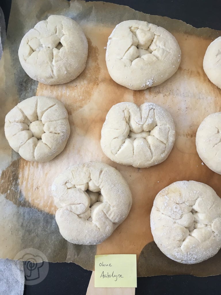 Rosette Soffiate - aufgeblasene Brötchen 13 Leckere Frühstücksbrötchen aus Dinkel. Typische italienische Brötchen mit einer raffinierten Form: Rosette Soffiate Küchentraum & Purzelbaum | #brötchen | #backen | #dinkel