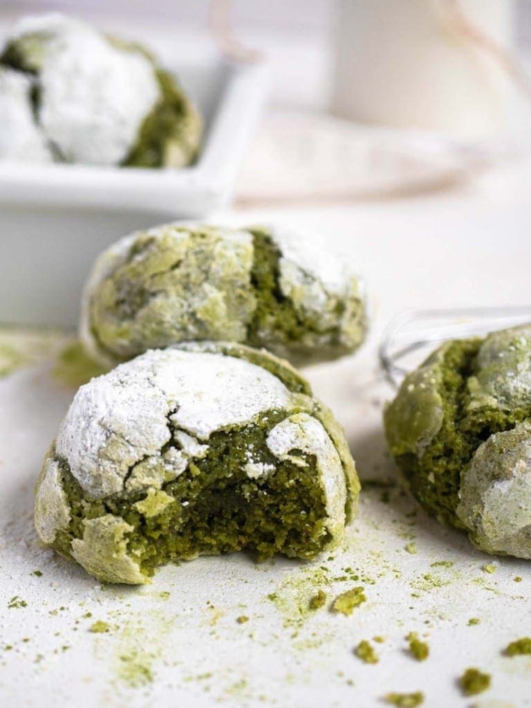 green tea matcha crinkle cookies