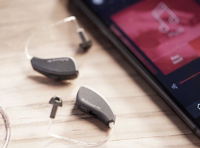 streaming_1350x1000_split_seamless-audio troubleshooting your hearing aid