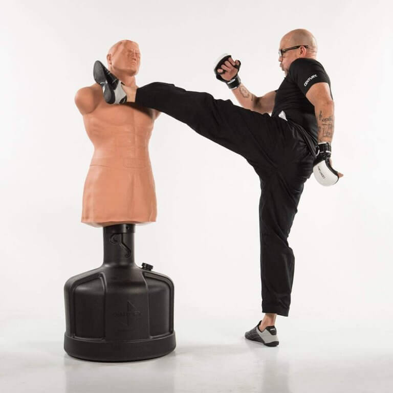 mannequin de frappe bob coup de pied