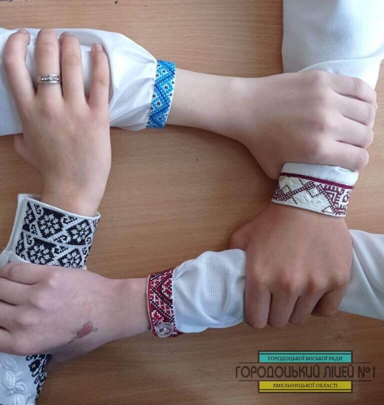 З вечора тривожного аж до ранку, вишивала дівчина вишиванку zobrazhennya viber 2021 05 20 13 26 45 - З вечора тривожного аж до ранку, вишивала дівчина вишиванку