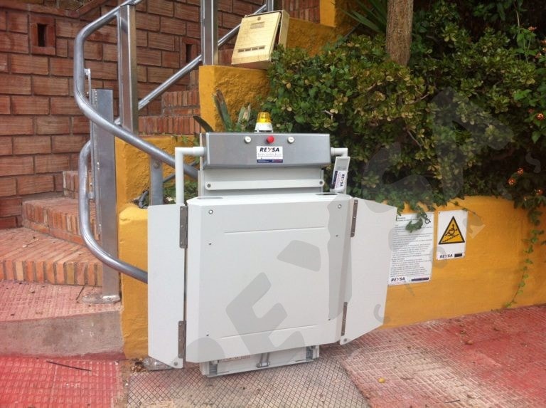 Plataforma salvaescaleras curva exterior