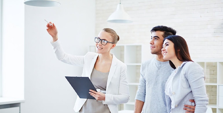 Do you need to be a licensed Realtor before obtaining a LLC business license?