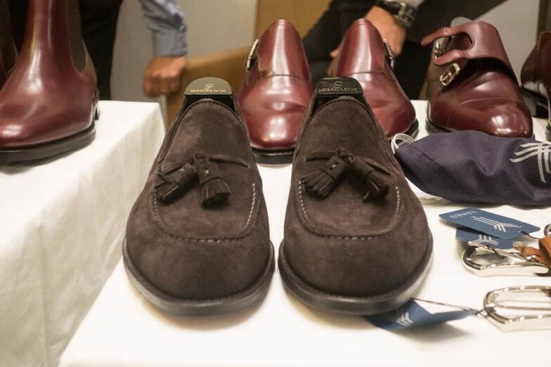 Tassel-loafer på en rundare läst speciellt anpassad för loafers. Jag som har storlek 10 som standard vanligtvis testade lästen i den storleken, och de satt bra och ganska lagom tajt, vilket är viktigt för loafers.