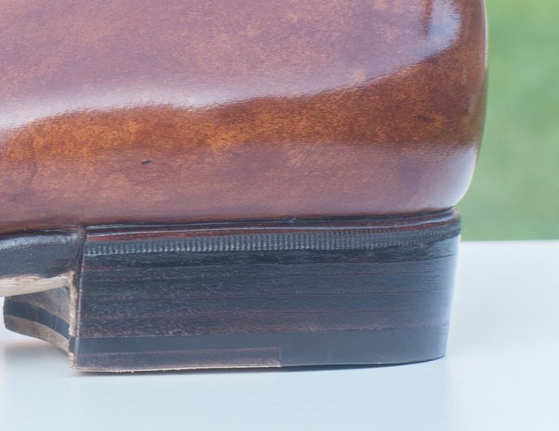 Here a heel which is built one layer at a time so to speak, and in which paste is used. Sure you still see the transitions between each layer, but it is not the same bright line between them.