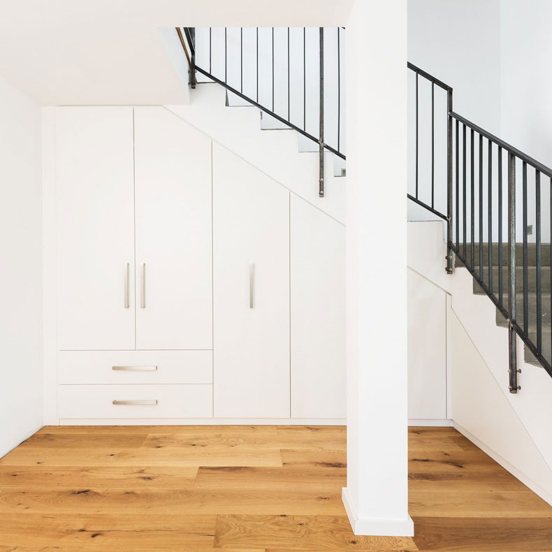 Treppenschrank