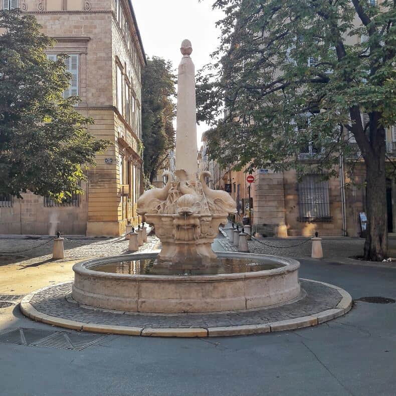 Fontaine des Quatre-Dauphins