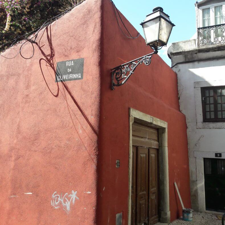 ruas mais bonitas do bairro Alfama