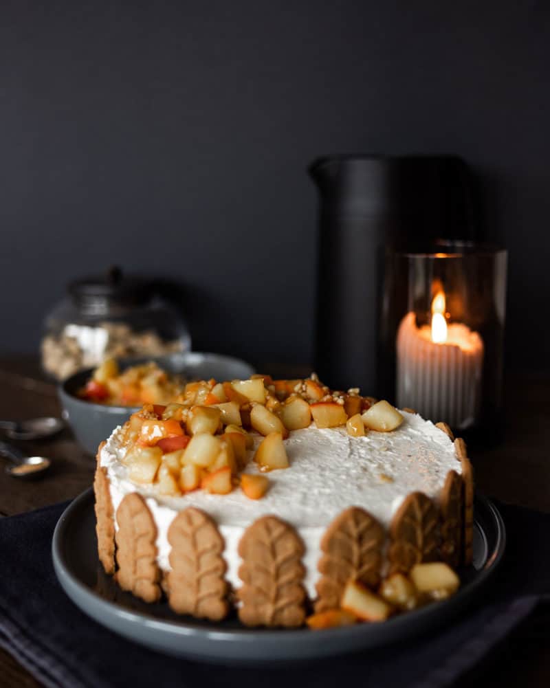 Rezept für die winterliche Bratapfel-Panna-Cotta-Torte