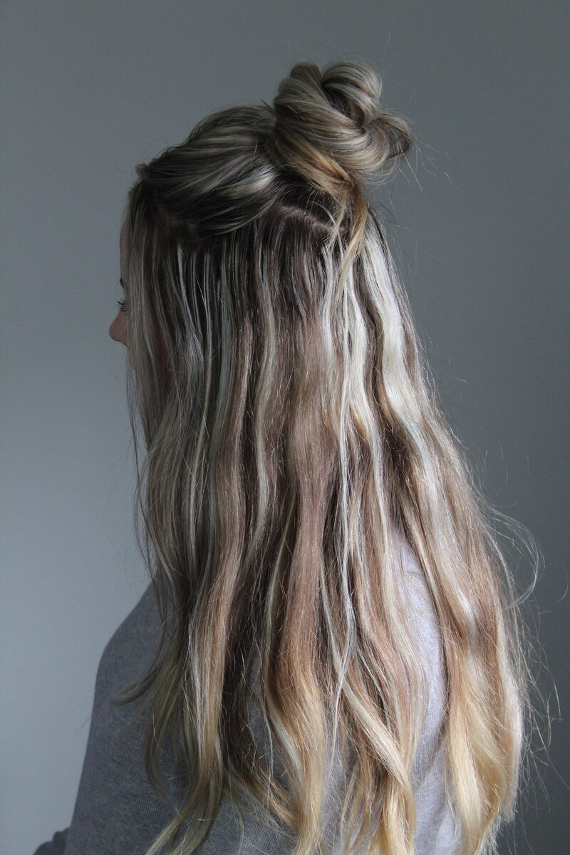 Quick 2 Minute Half Up Messy Bun Tutorial Cassie Scroggins Quick 2 Minute Half Up Messy Bun Tutorial Cassie Scroggins