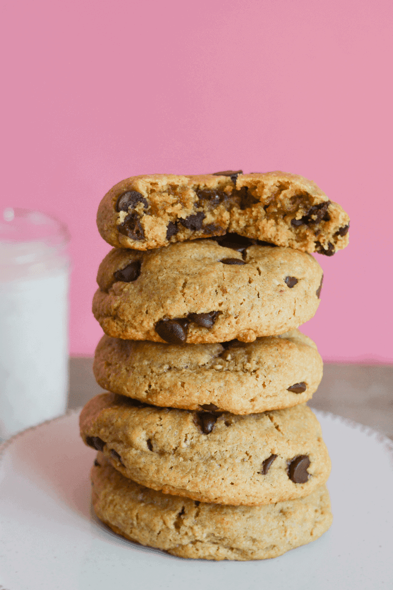 These Keto Peanut Butter Chocolate Chip Cookies are the ultimate gooey, chewy and deliciously rich low carb dessert! | heyketomama.com
