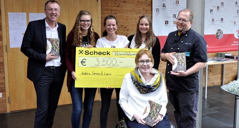 Schülerinnen der Bezauer Wirtschaftsschulen spenden Reinerlös des Abschlussprojektes