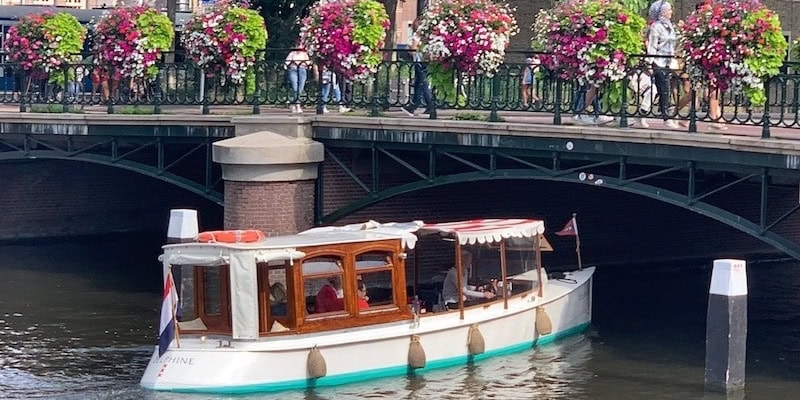 amsterdam-private-bootstour-mit-das-boot-delphine amsterdam-private-bootstour-mit-das-boot-delphine