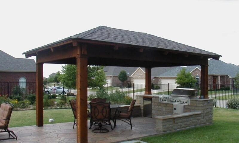 TRADITIONAL ACCENT HIGHLIGHT FREE STANDING PATIO COVERS