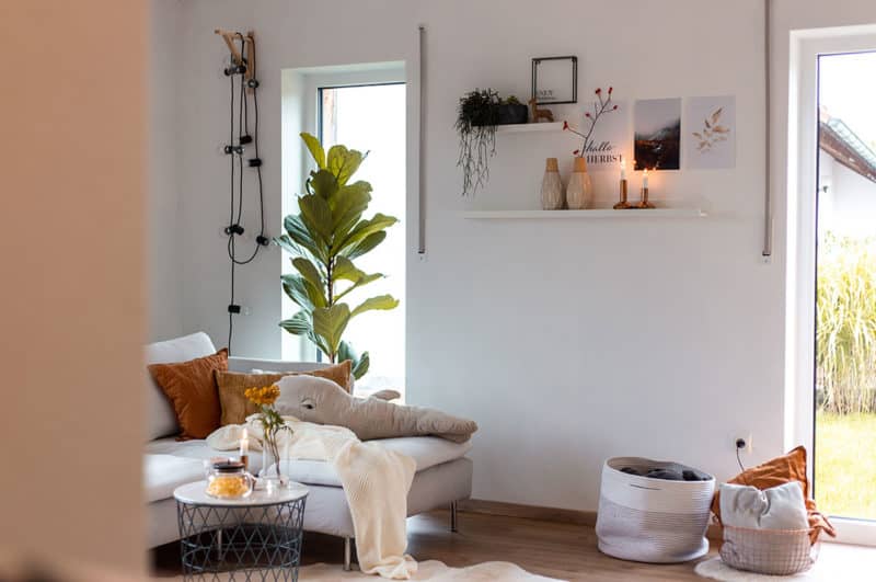 Herbstliche Dekoration im Wohnzimmer
