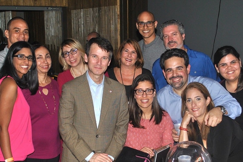 Un nutrido grupo de empleados exalumnos de la USC también dijeron presente.
