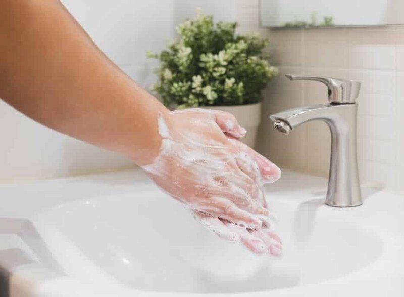 Personne Qui Se Lave Les Mains