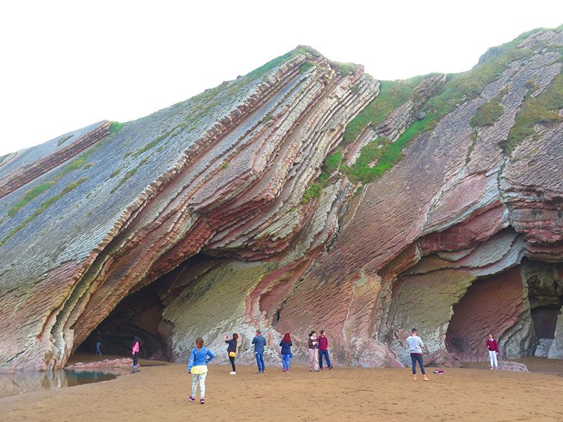 Flysch - Geoparque de la Costa Vasca - Entrada cueva