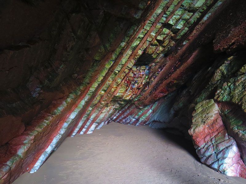 Flysch - Geoparque de la Costa Vasca - Interior de una cavidad