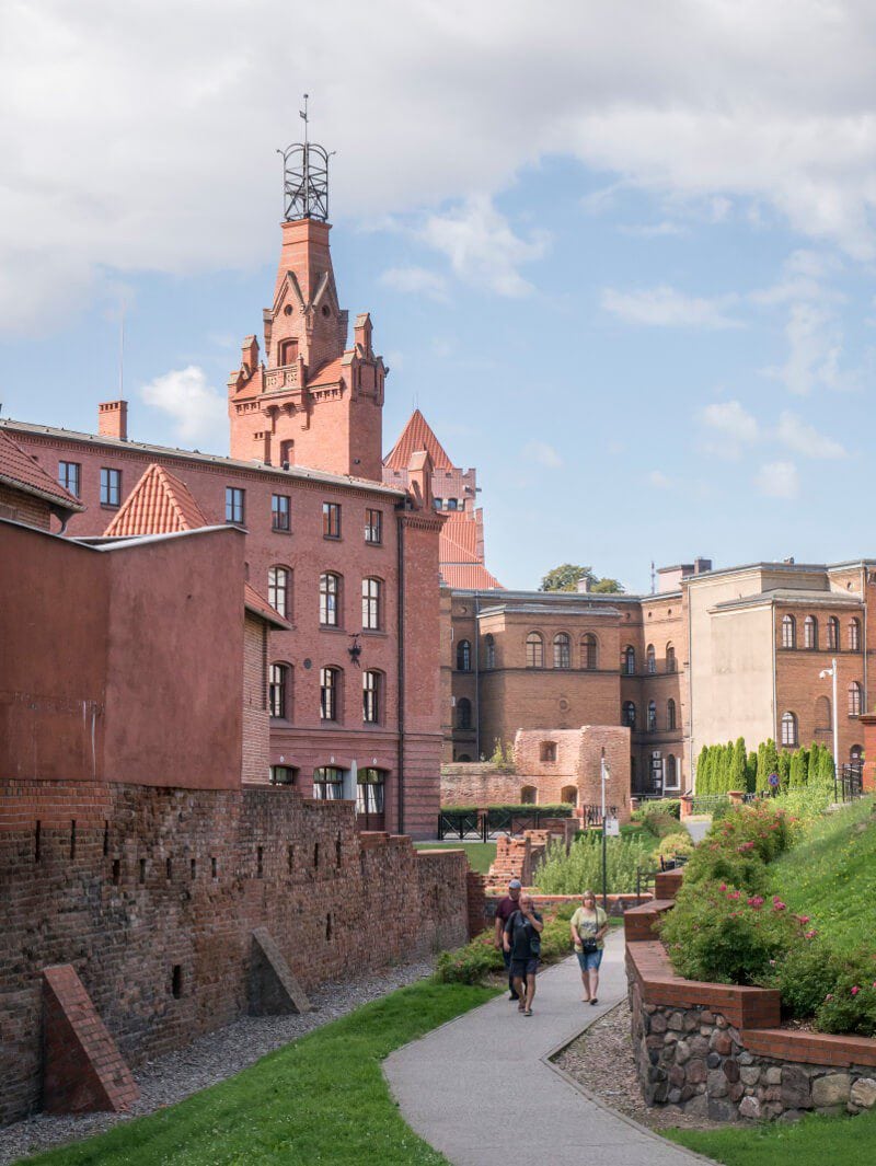 Pozostałości murów miejskich na Starym Mieście w Poznaniu