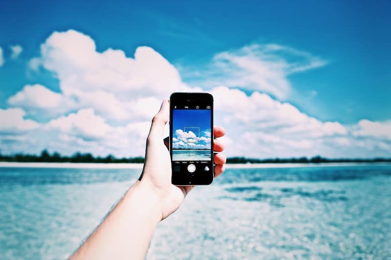beach-cellphone-close-up-861132