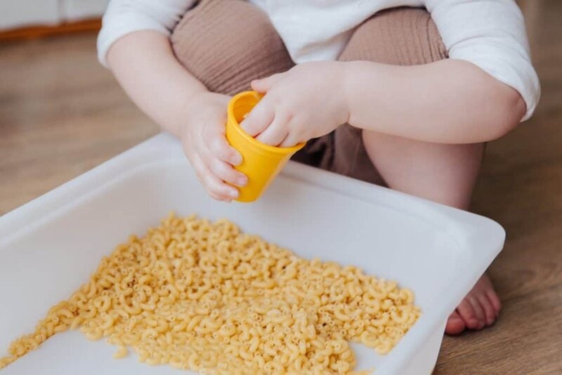 Jeux et activités Montessori pour un bébé de 6 mois à 1 an 23 Jeux et activités Montessori pour un bébé de 6 mois à 1 an 5